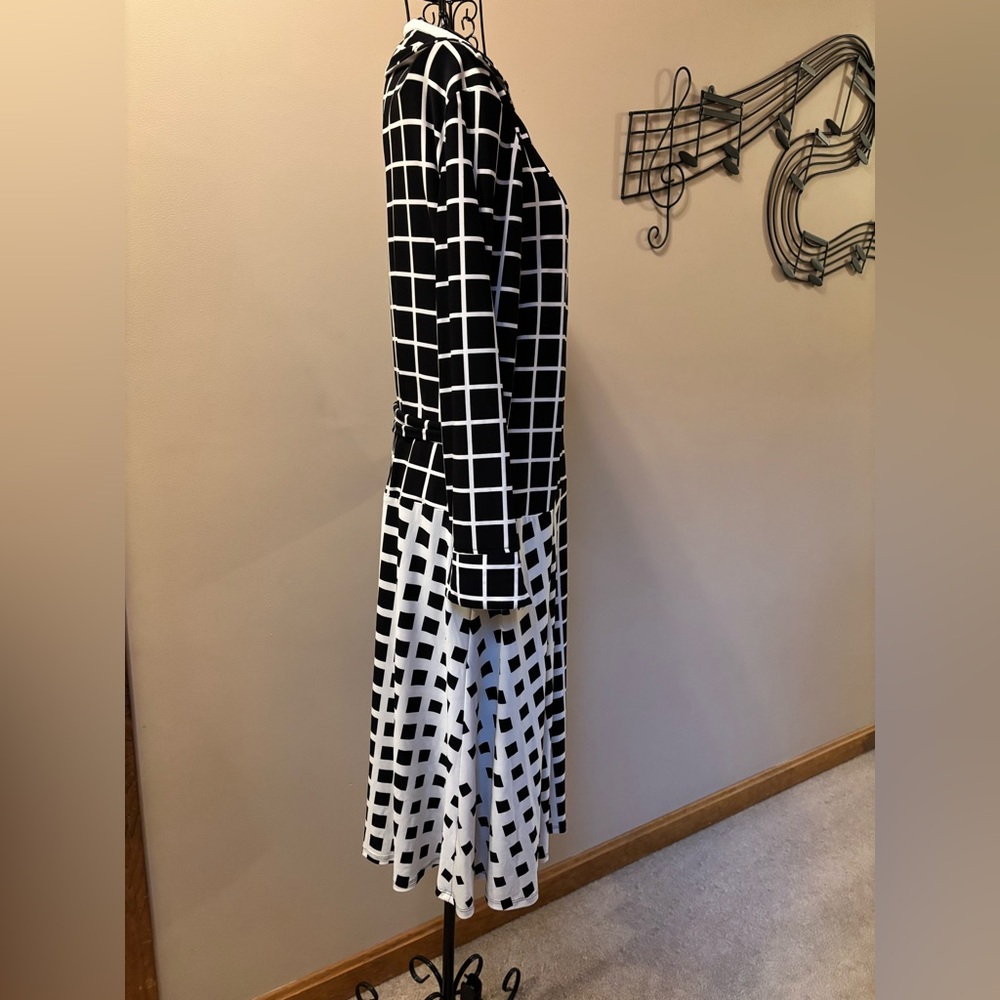 Jones New York Black and White Patterned Wrap Dress 3/4 sleeves belted Size 12 - Picture 4 of 6